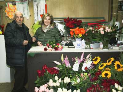 �Il mio amore per i fiori � scoppiato nel 1955 � racconta emozionato Peppino �: all�et� di 22 anni conobbi mia moglie e iniziai a lavorare con suo padre Vincenzo Ricciardi come ambulante, alle spalle del Redentore. Nel 1960 decisi di proseguire da solo e da circa 40 anni mi sono stabilito nell�attuale sede aiutato anche da mia figlia Tonia�